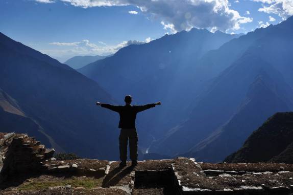 Maravilhado com a natureza grandiosa que circunda Choquequirao, no Peru